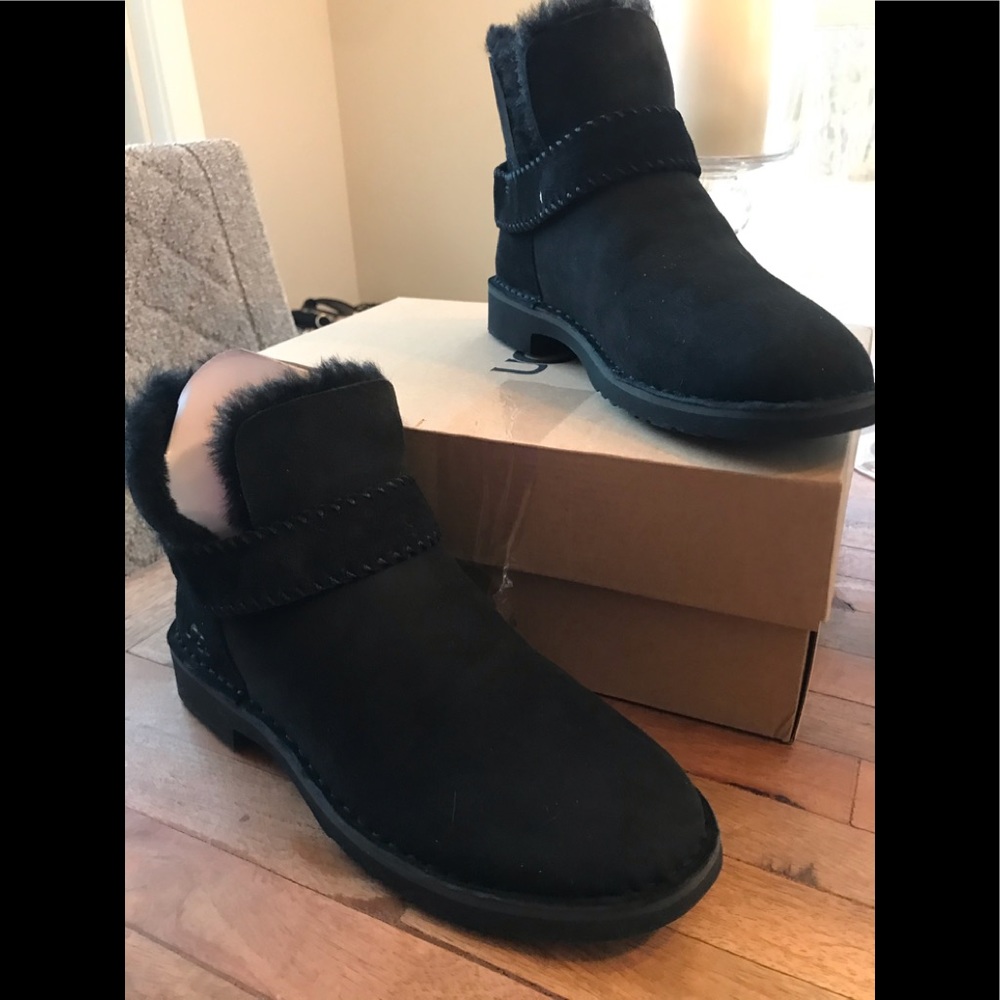 UGG McKay Boot SIZE: 8